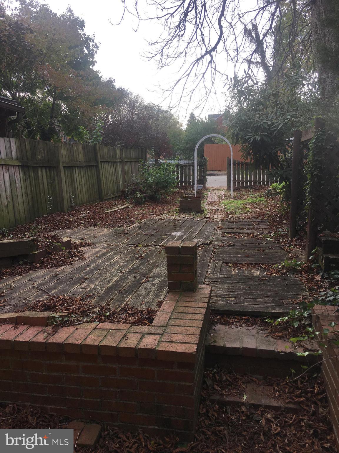 NEWTON SQUARE - Residential Lease