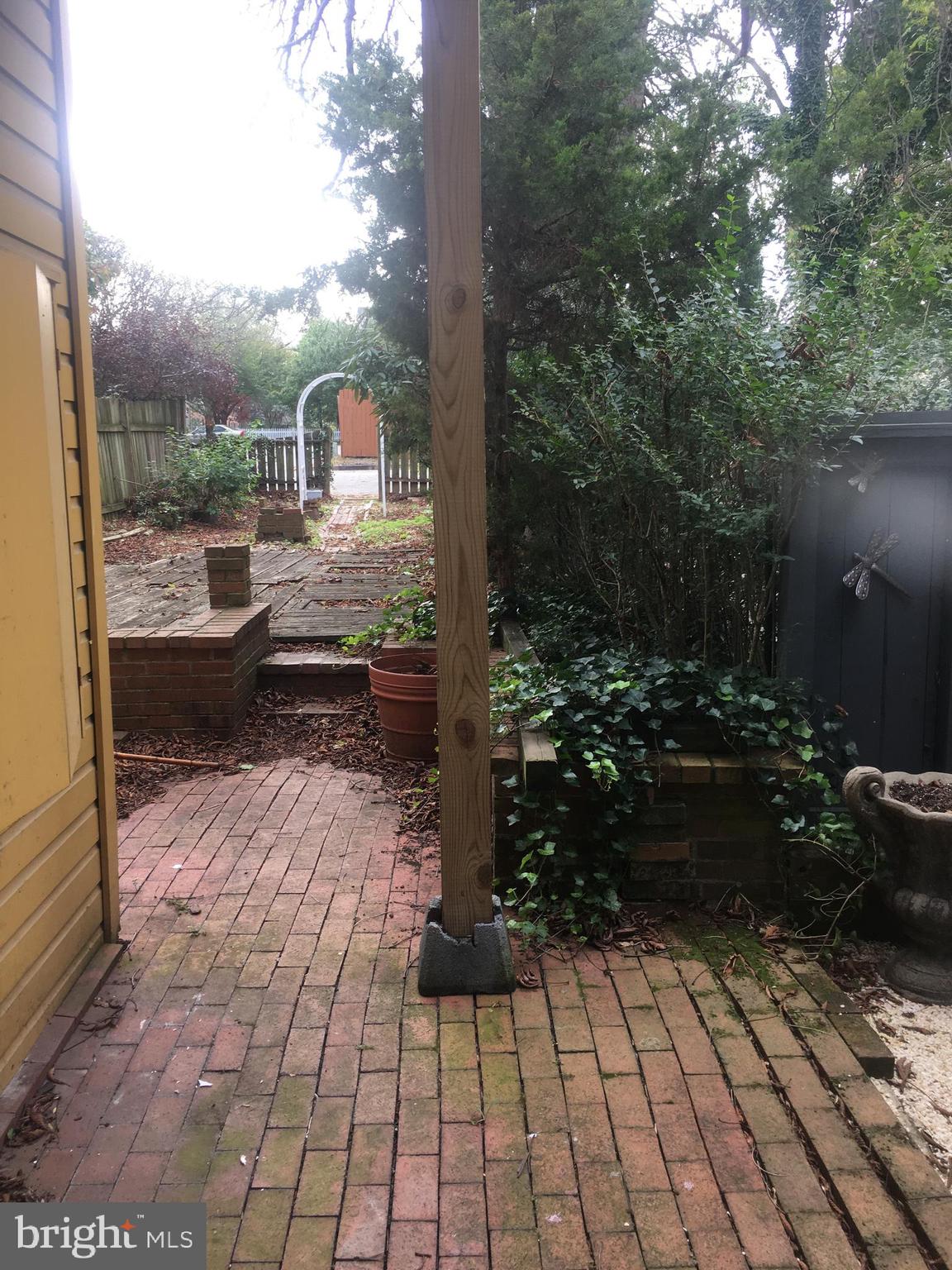 NEWTON SQUARE - Residential Lease