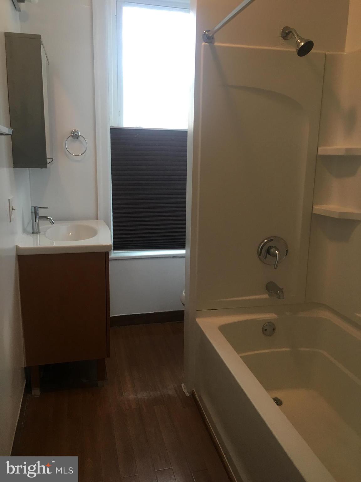 NEWTON SQUARE - Residential Lease