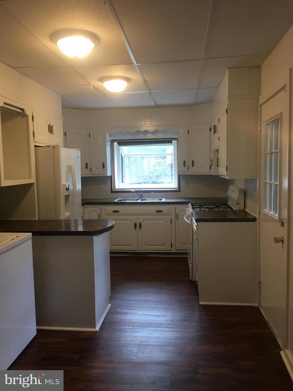 NEWTON SQUARE - Residential Lease