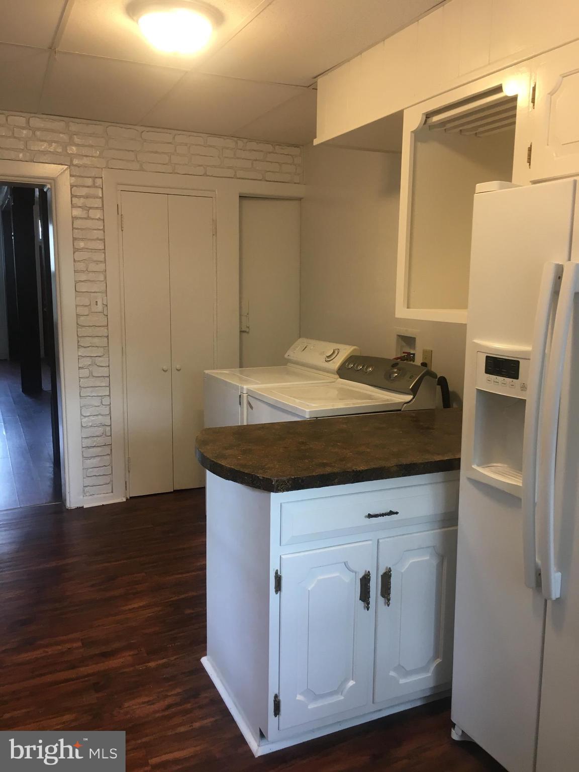 NEWTON SQUARE - Residential Lease