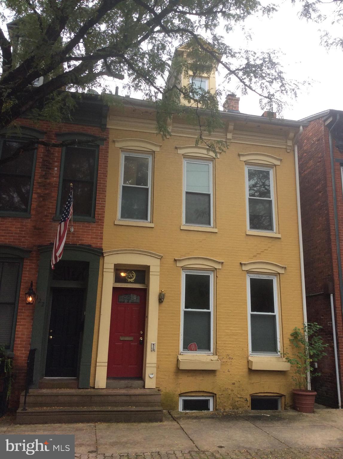 NEWTON SQUARE - Residential Lease