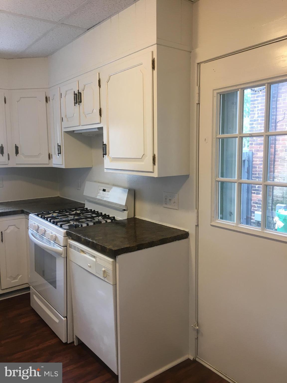 NEWTON SQUARE - Residential Lease