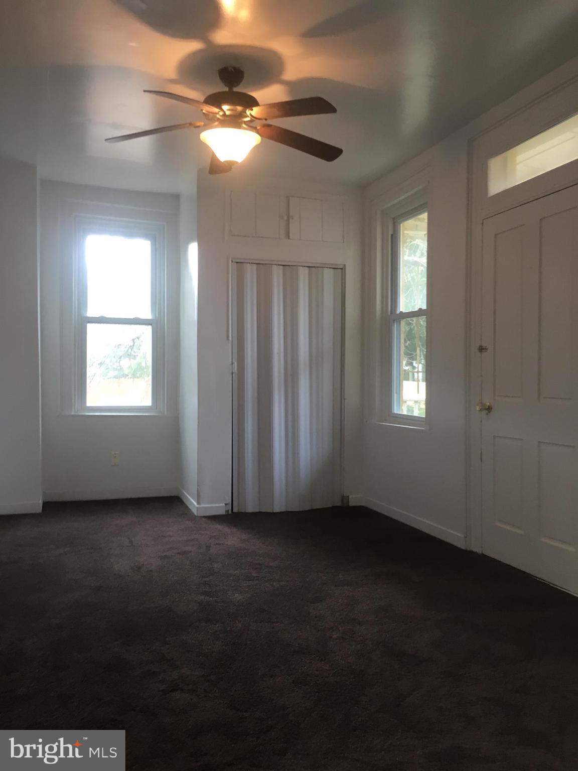 NEWTON SQUARE - Residential Lease