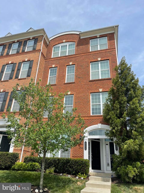 Townhouse For Rent - 23530 Hopewell Manor Terrace<br/> Loudoun County, ASHBURN, VA 20148