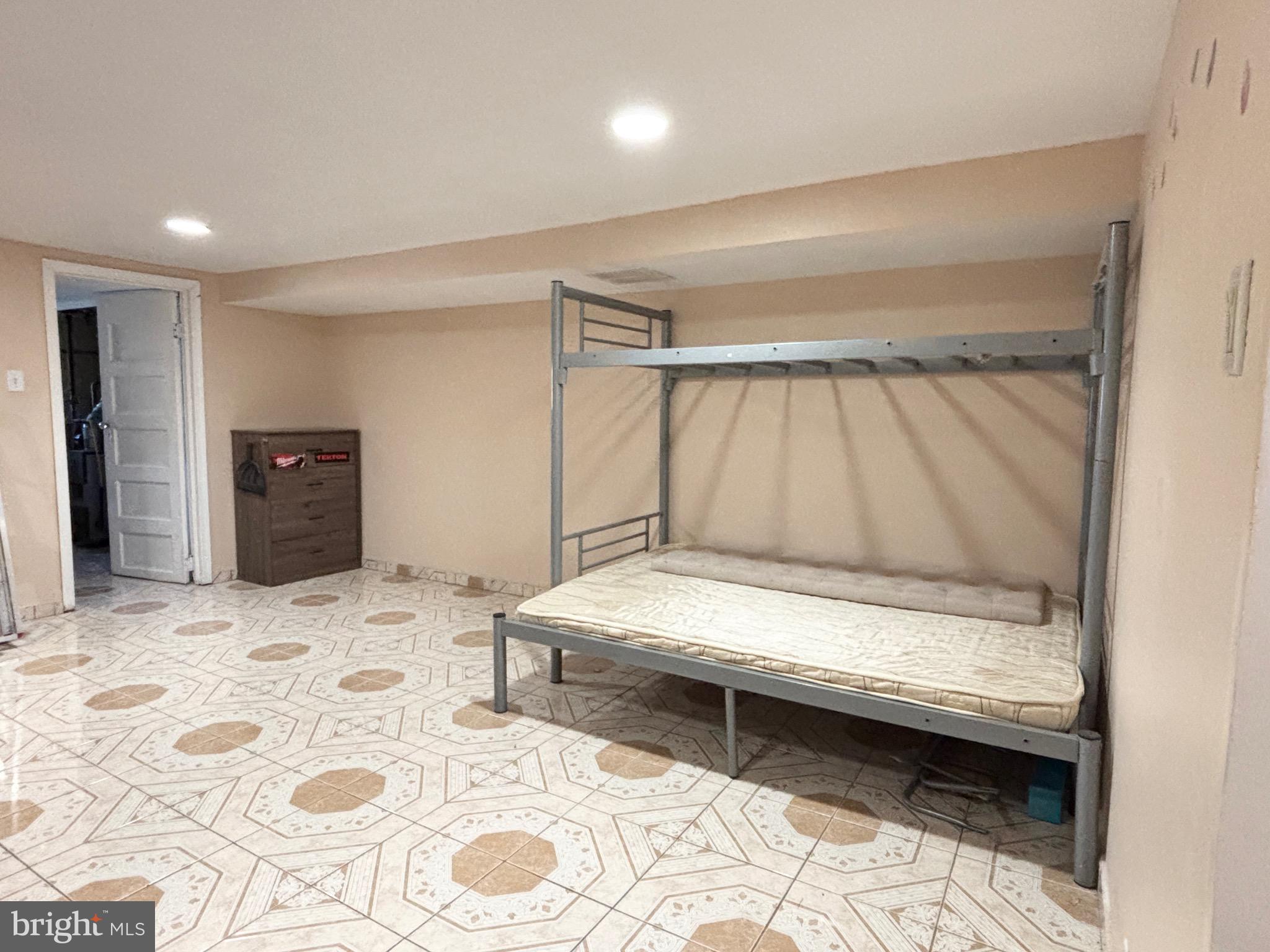 MAYFAIR (EAST) - Residential