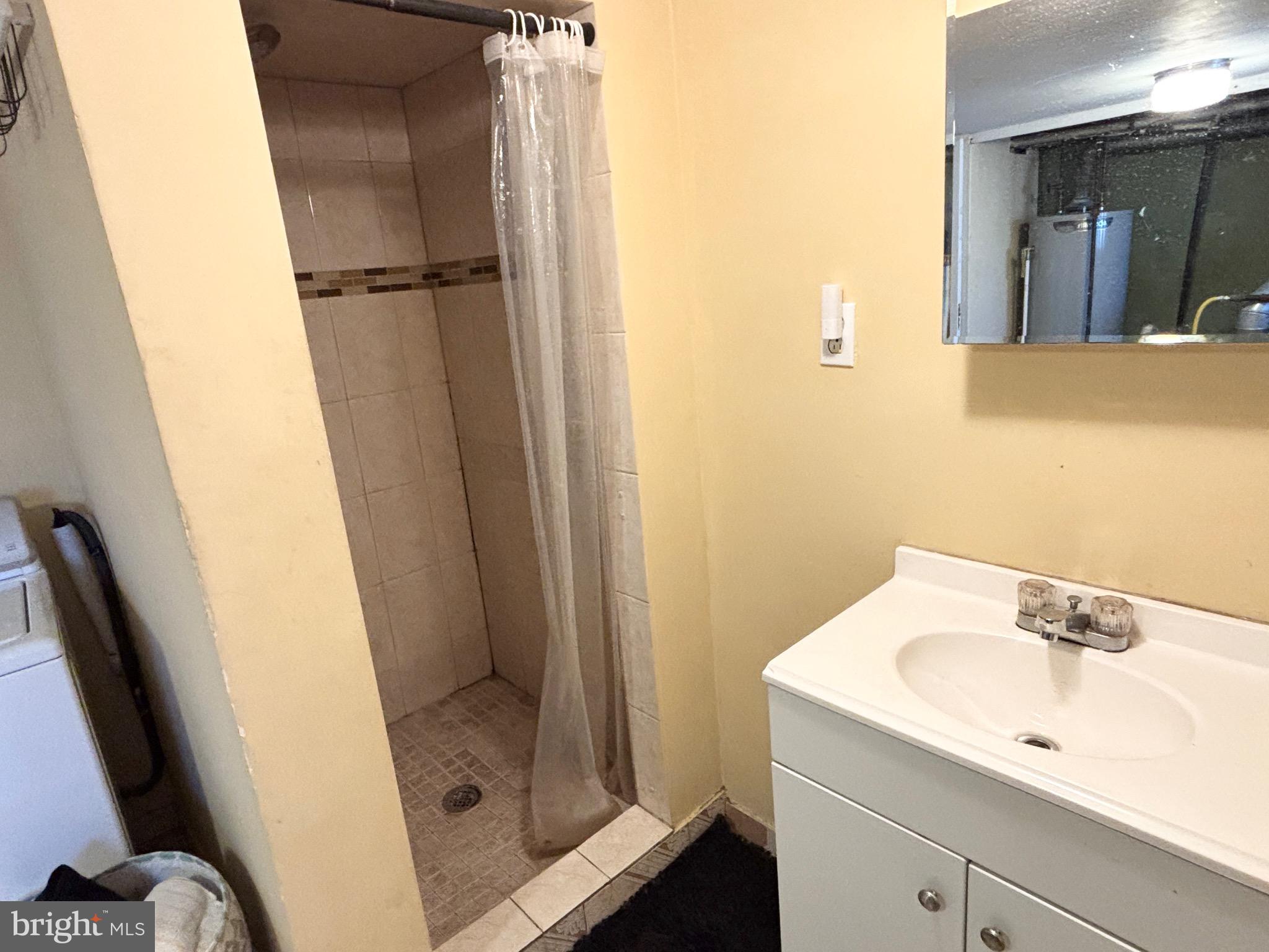 MAYFAIR (EAST) - Residential