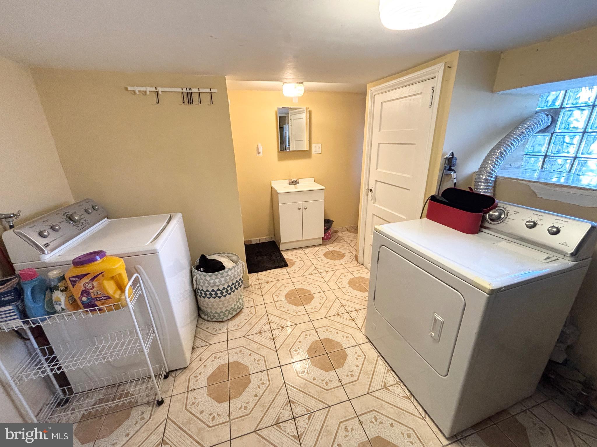 MAYFAIR (EAST) - Residential