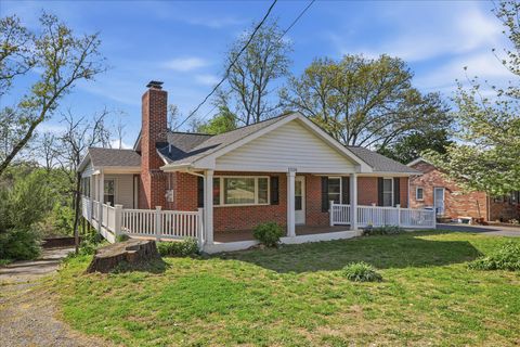 Homes For Sale - 1116 Summit Avenue<br/> FRONT ROYAL, VA 22630