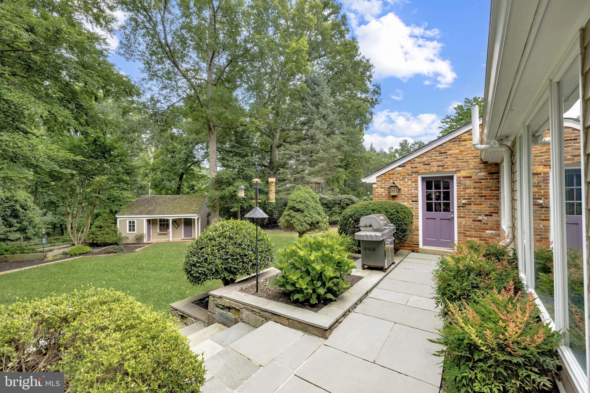 POTOMAC OUTSIDE - Residential