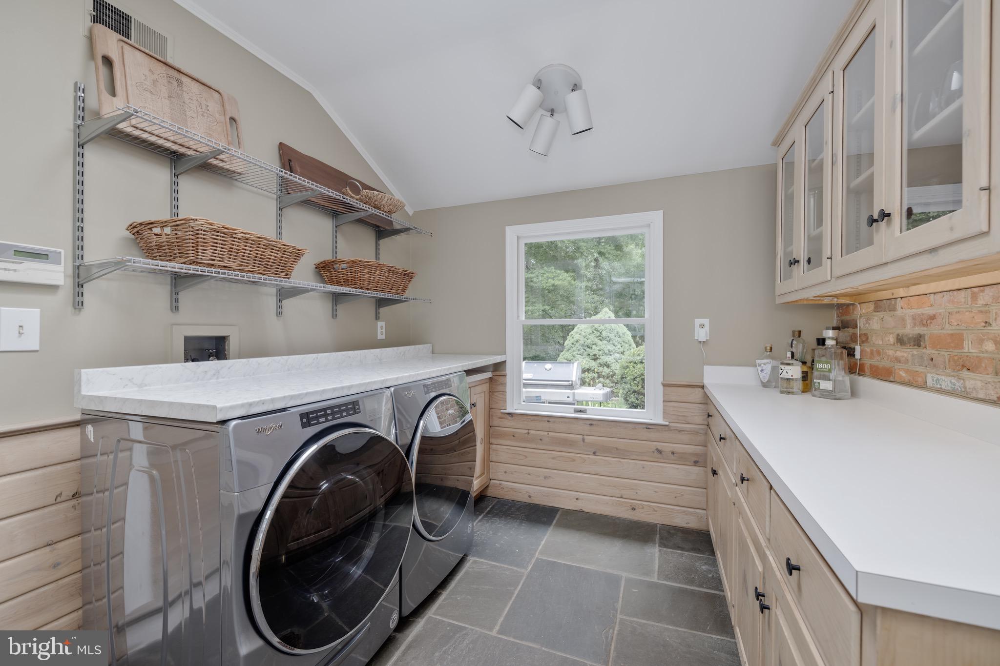 POTOMAC OUTSIDE - Residential