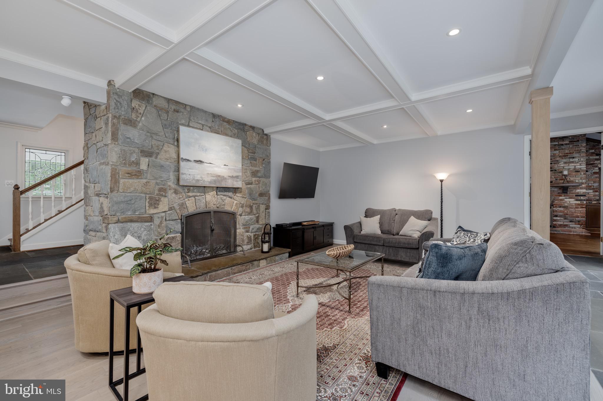 POTOMAC OUTSIDE - Residential