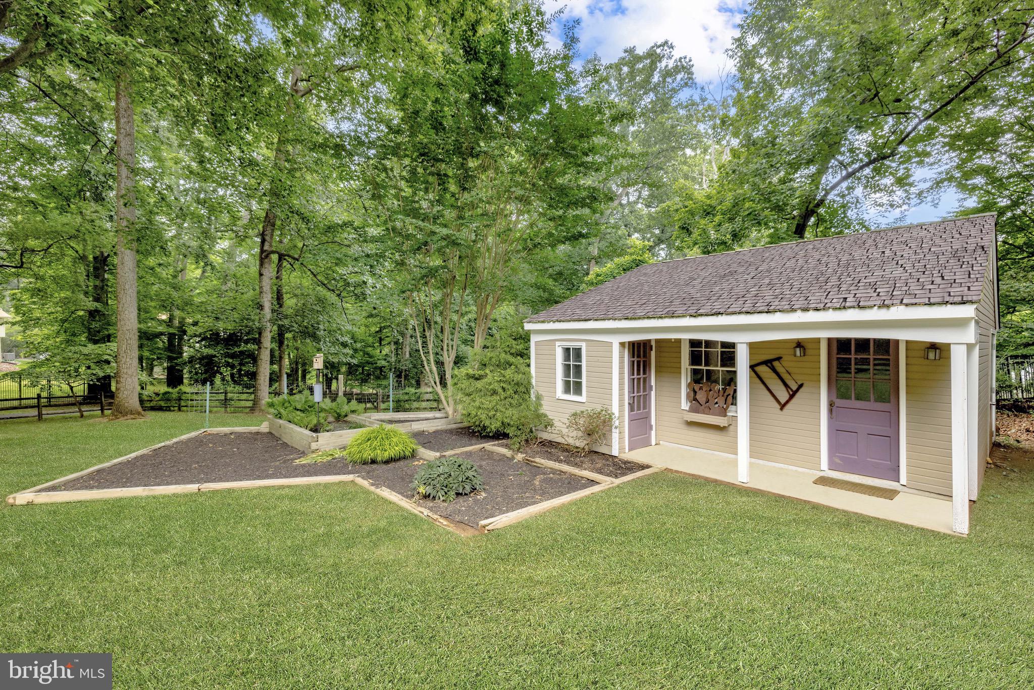 POTOMAC OUTSIDE - Residential