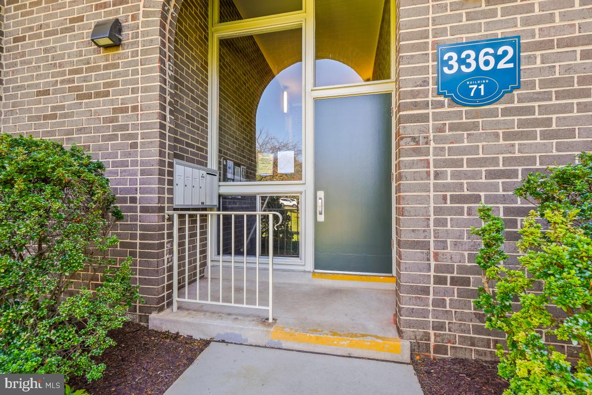 LEISURE WORLD - Residential