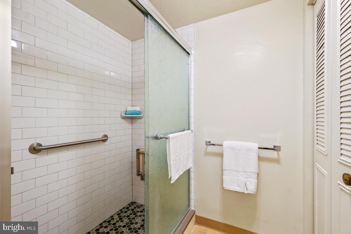 LEISURE WORLD - Residential