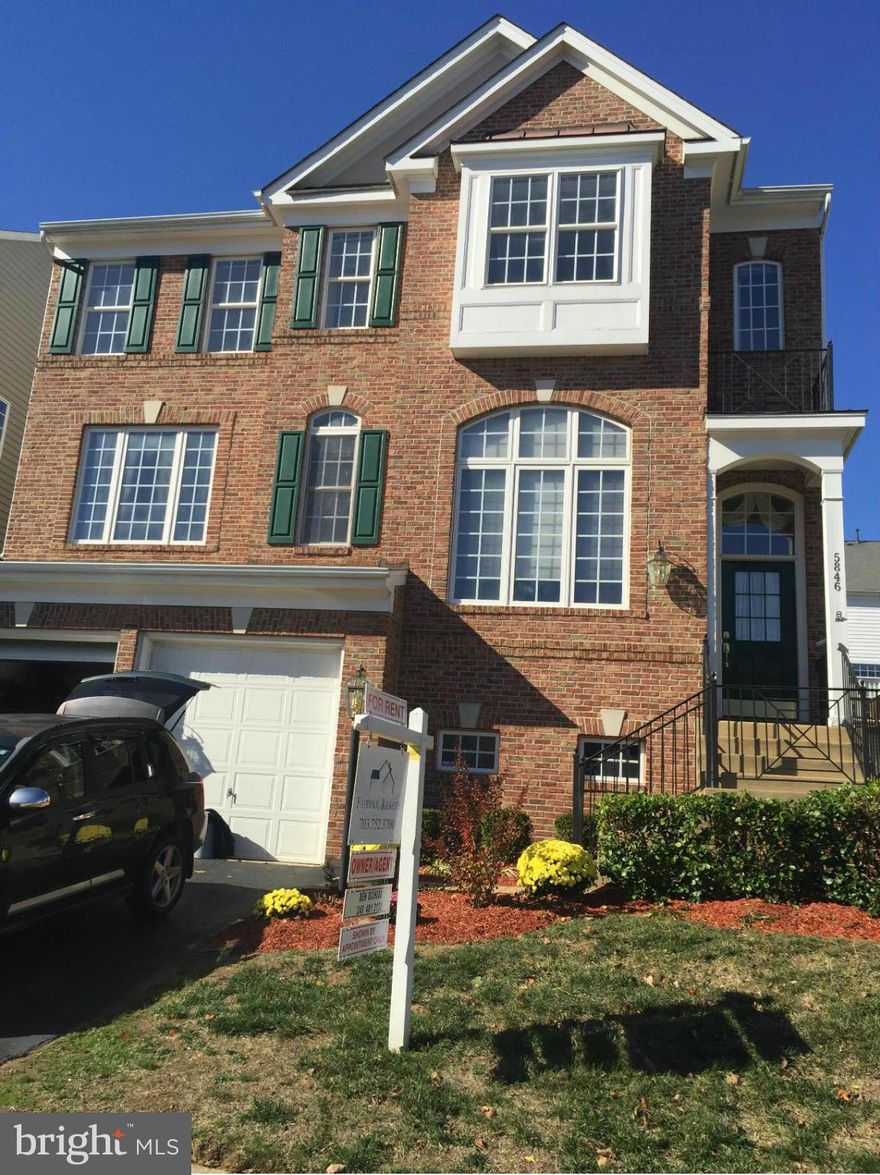 Gorgeous Home in desired Governors Hill Community. This 5 bedrooms and 5.5 full bath home has all the bells and whistles: Granite large chef's kitchen, hardwood floors on main and upper level, gas fireplace in the family, large deck, tons of light through large windows on all floors. Walk to Metro Station and close to Military Bases,Old Town Alexandria and Washington National Harbor.