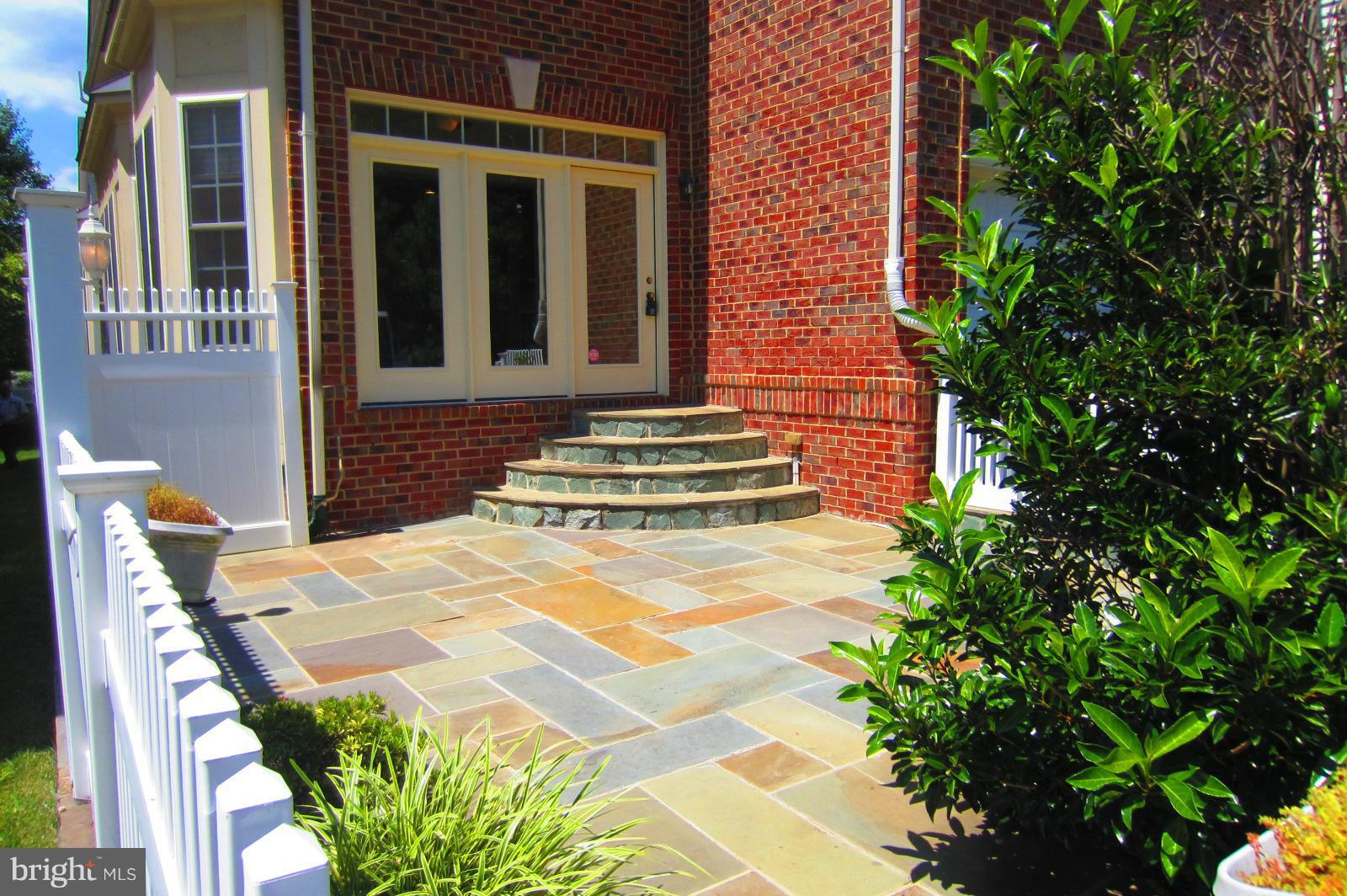 BRIARWOOD TRACE - Residential Lease