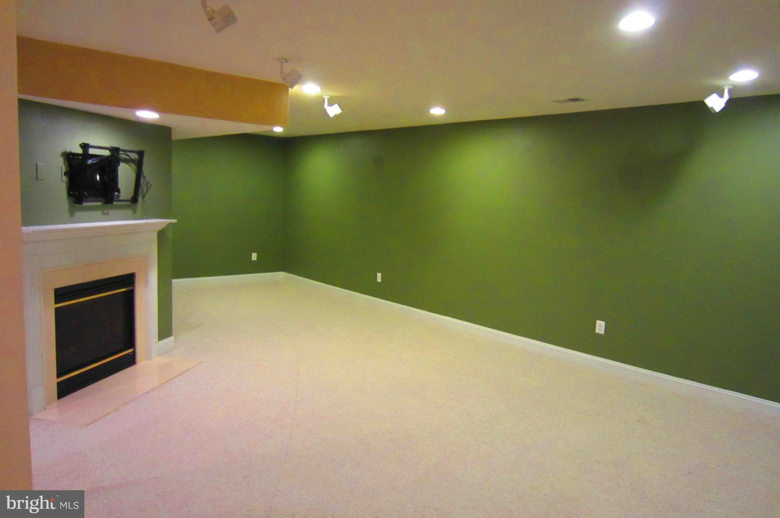 BRIARWOOD TRACE - Residential Lease