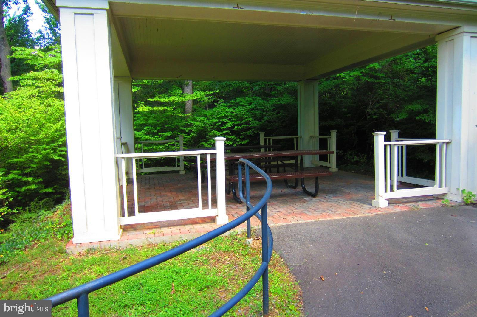 BRIARWOOD TRACE - Residential Lease