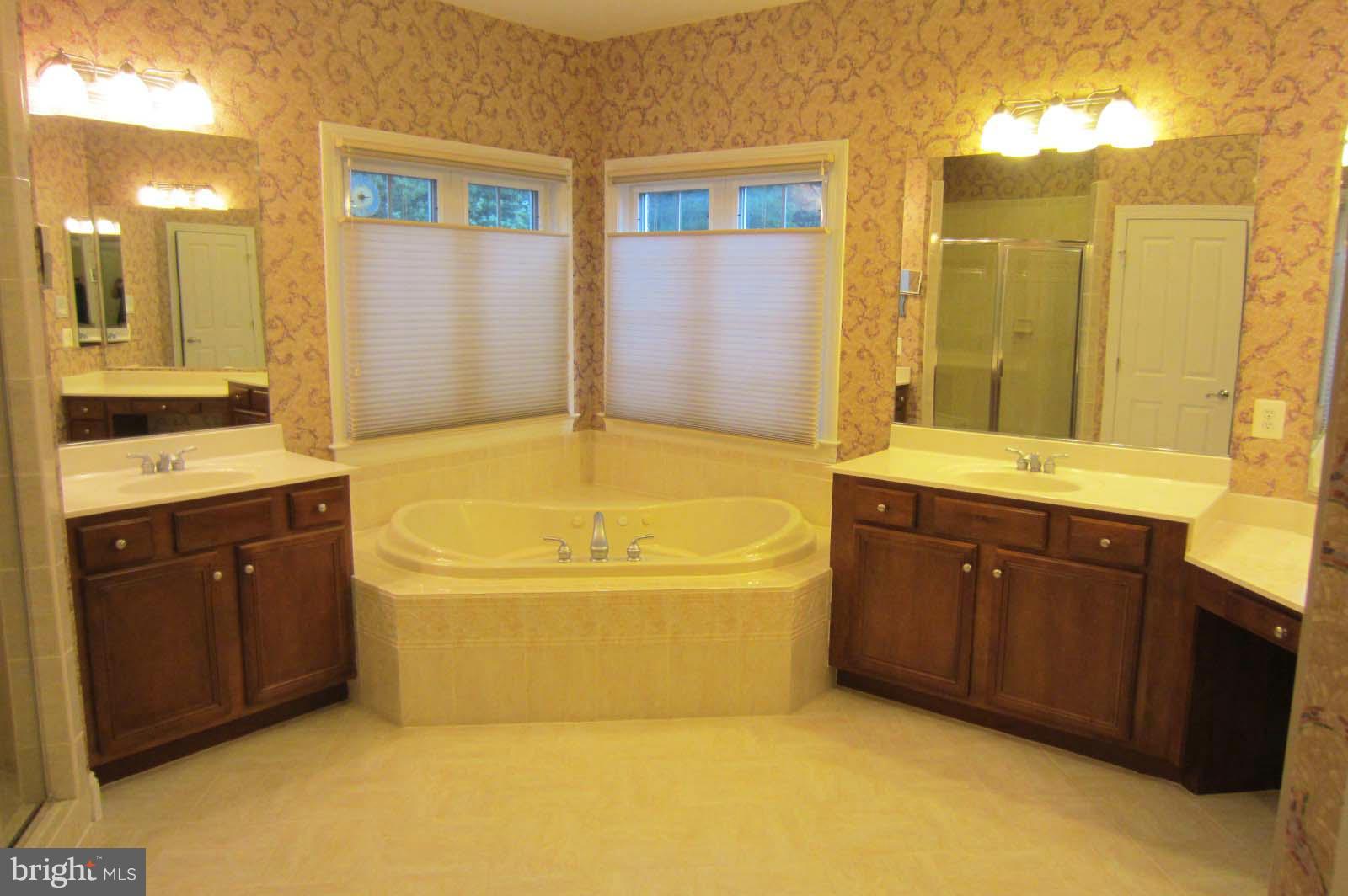 BRIARWOOD TRACE - Residential Lease