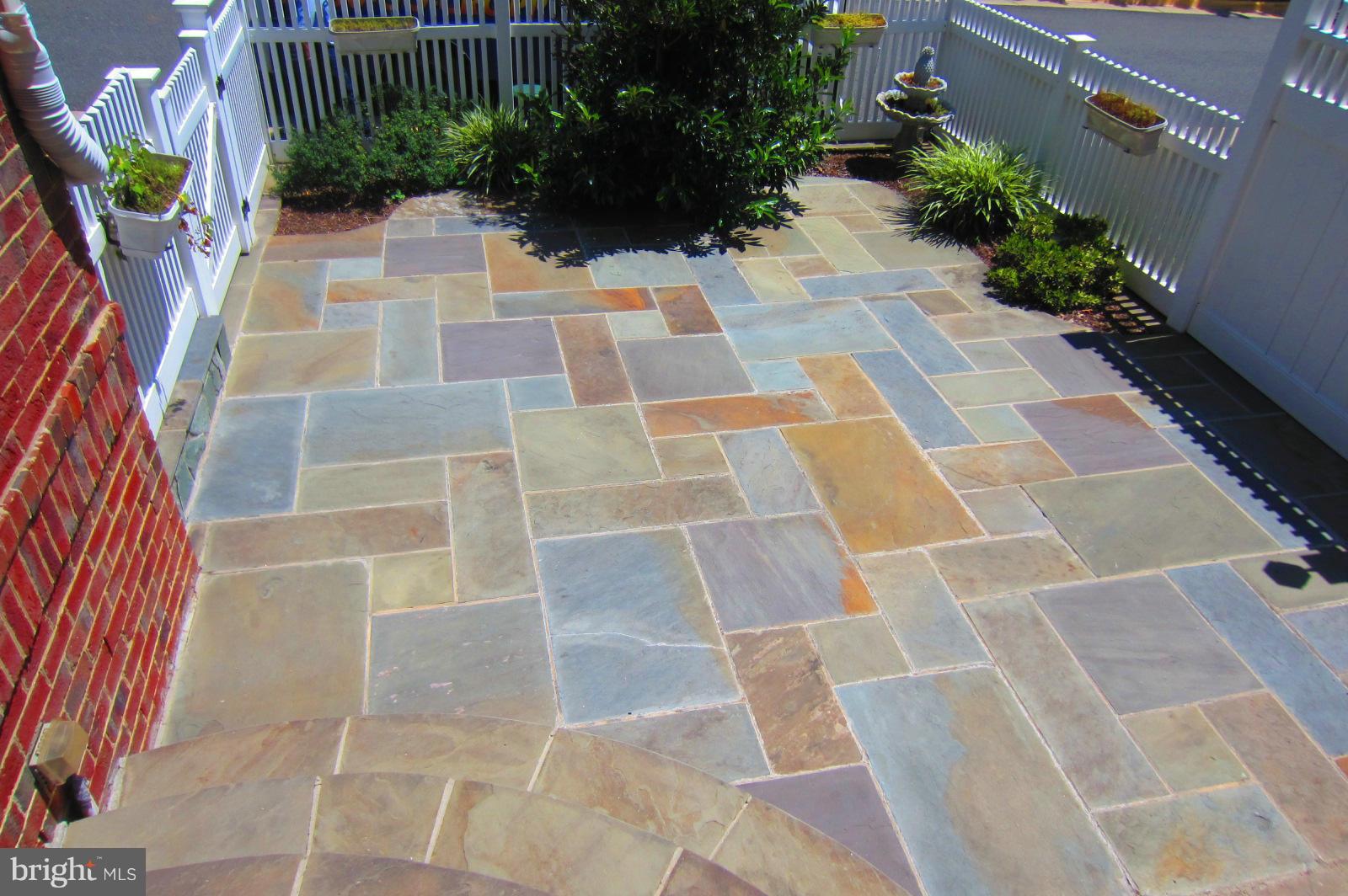 BRIARWOOD TRACE - Residential Lease