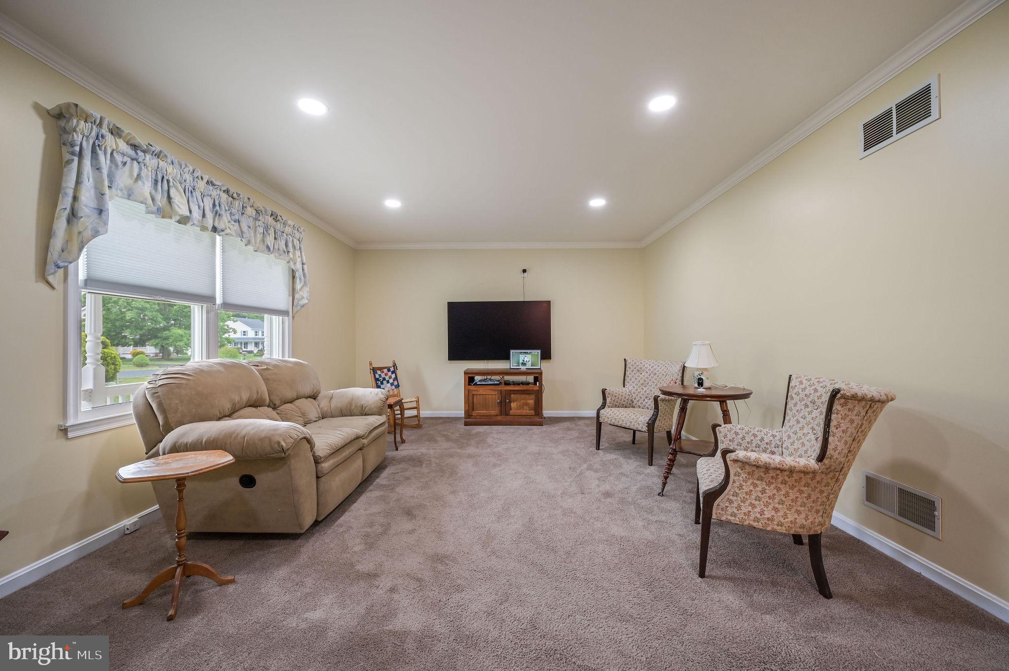 78 E HUNTINGTON CIRCLE