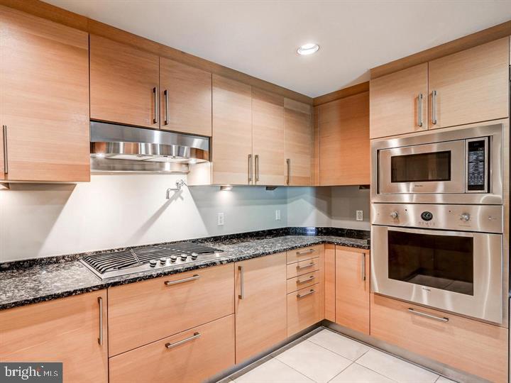 THE RITZ-CARLTON RESIDENCES - Residential