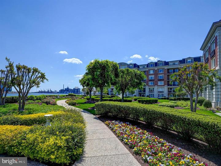 THE RITZ-CARLTON RESIDENCES - Residential