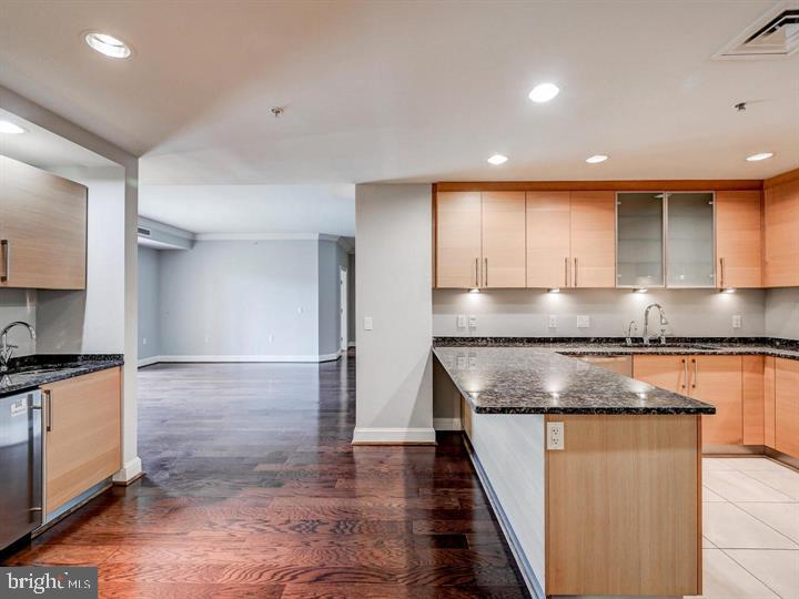 THE RITZ-CARLTON RESIDENCES - Residential