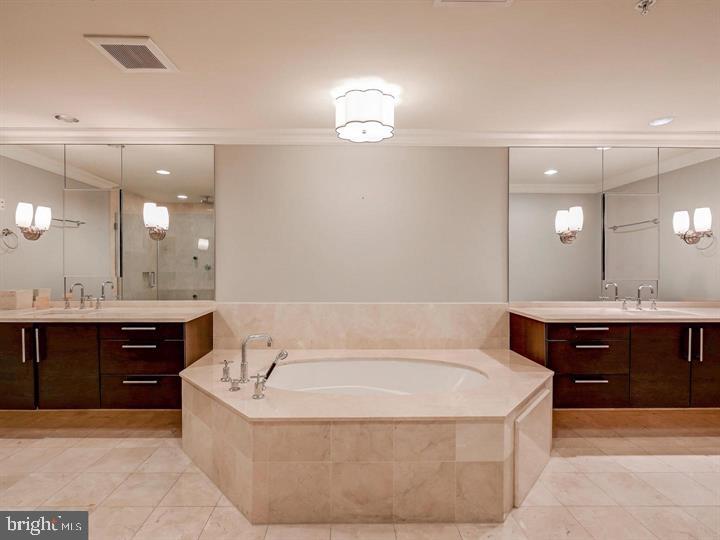 THE RITZ-CARLTON RESIDENCES - Residential