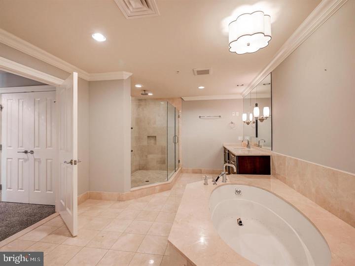 THE RITZ-CARLTON RESIDENCES - Residential