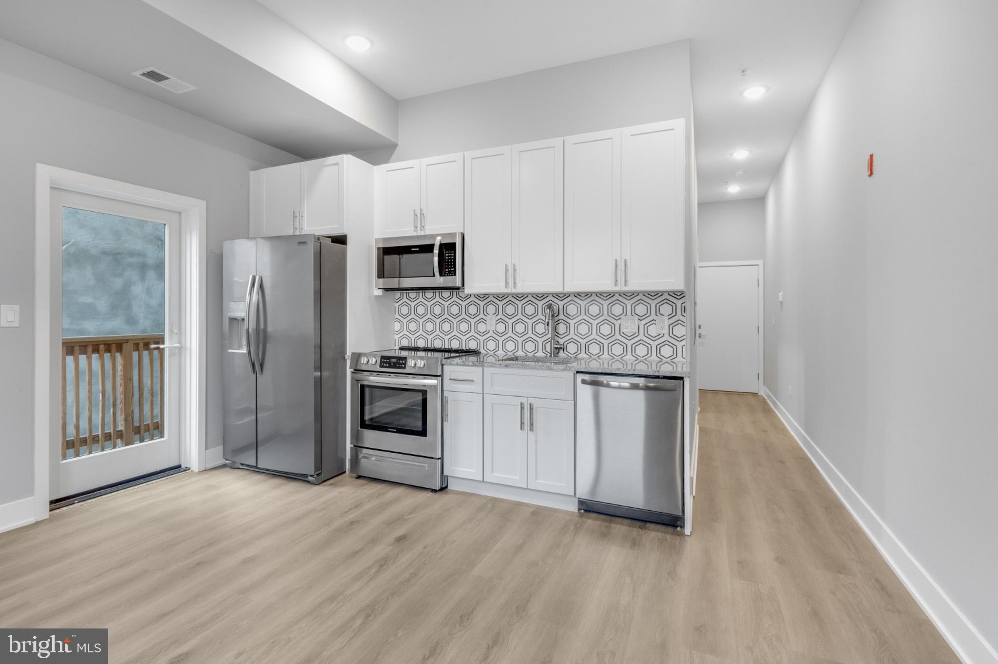 2119 N FRONT STREET 204