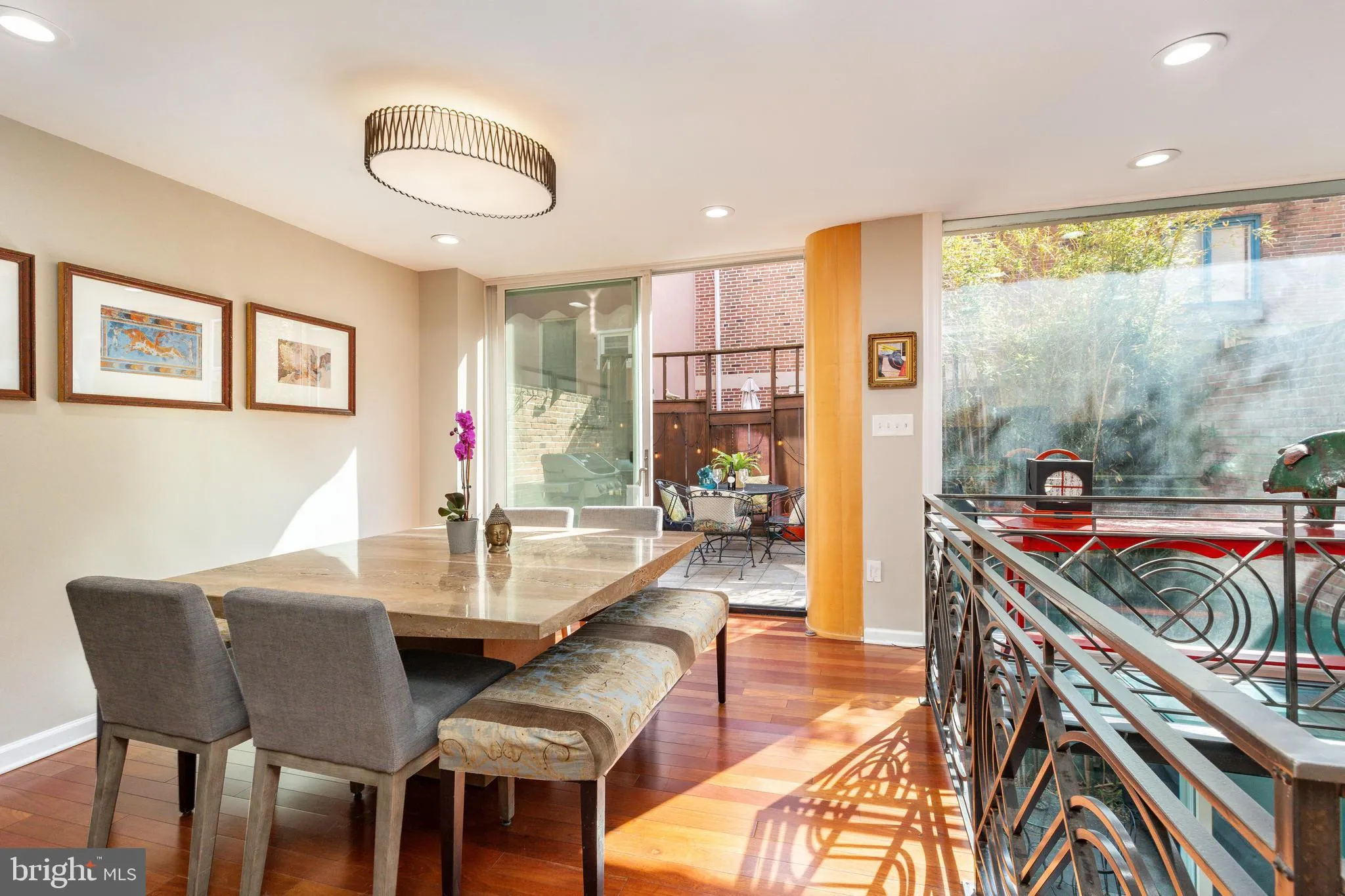 Philadelphia, Pennsylvania 19107, United States, 3 Bedrooms Bedrooms, ,3 BathroomsBathrooms,Residential,Active,88616