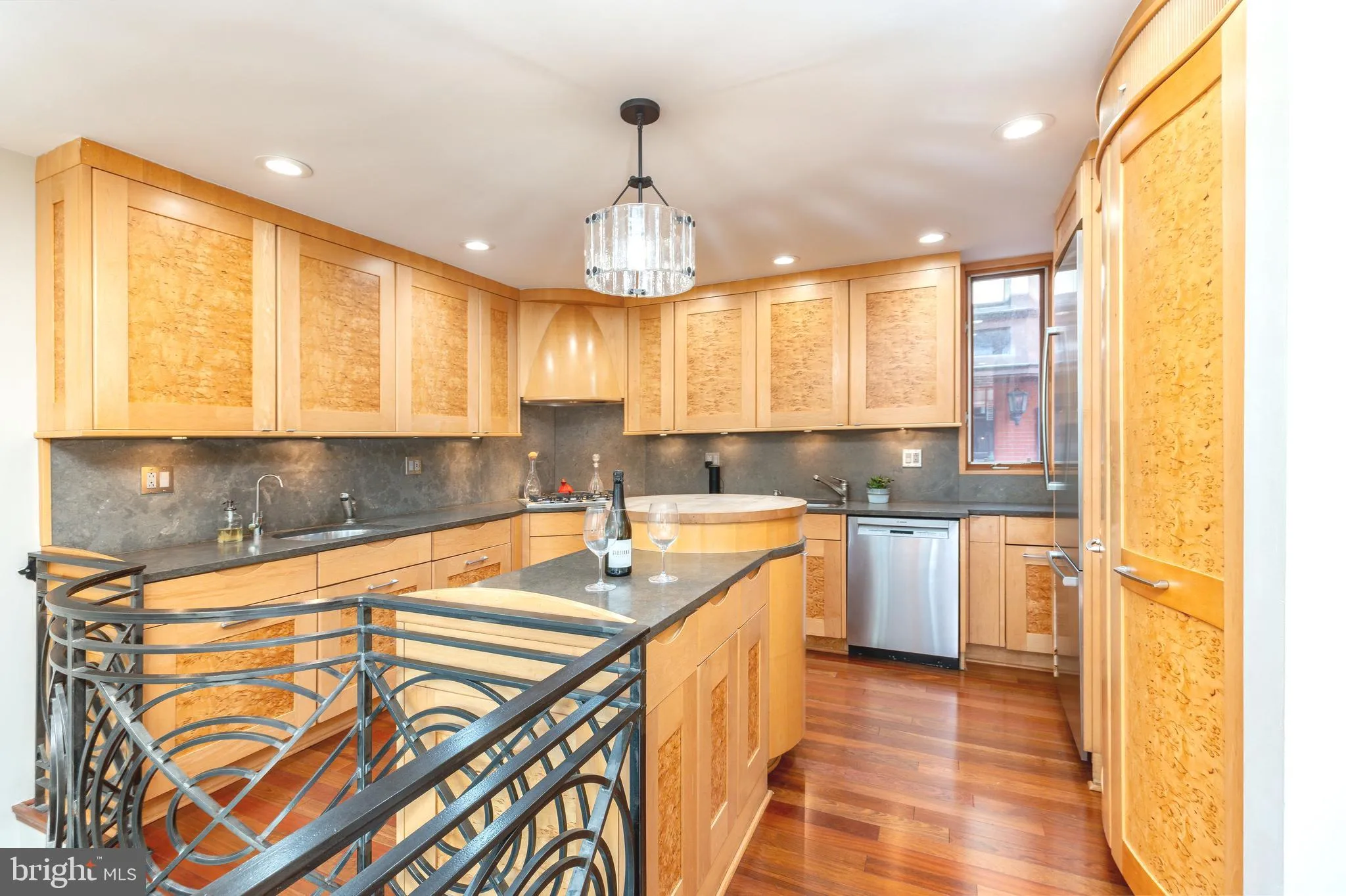 Philadelphia, Pennsylvania 19107, United States, 3 Bedrooms Bedrooms, ,3 BathroomsBathrooms,Residential,Active,88616