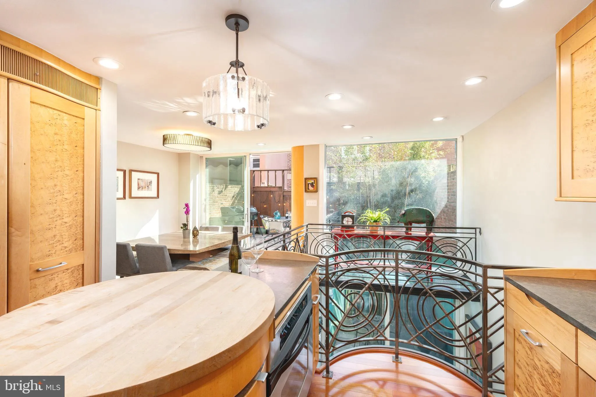 Philadelphia, Pennsylvania 19107, United States, 3 Bedrooms Bedrooms, ,3 BathroomsBathrooms,Residential,Active,88616