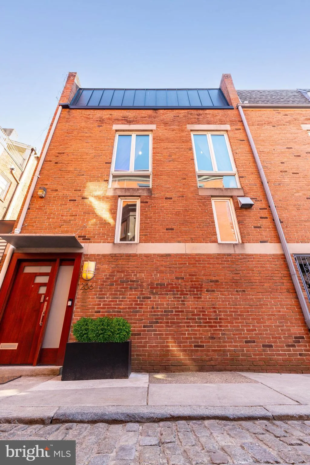 Philadelphia, Pennsylvania 19107, United States, 3 Bedrooms Bedrooms, ,3 BathroomsBathrooms,Residential,Active,88616