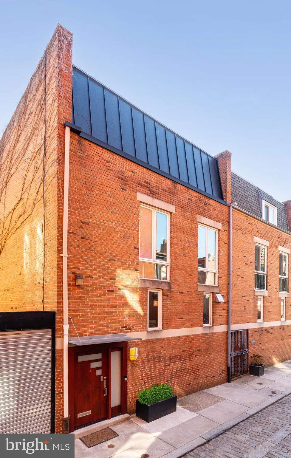 Philadelphia, Pennsylvania 19107, United States, 3 Bedrooms Bedrooms, ,3 BathroomsBathrooms,Residential,Active,88616