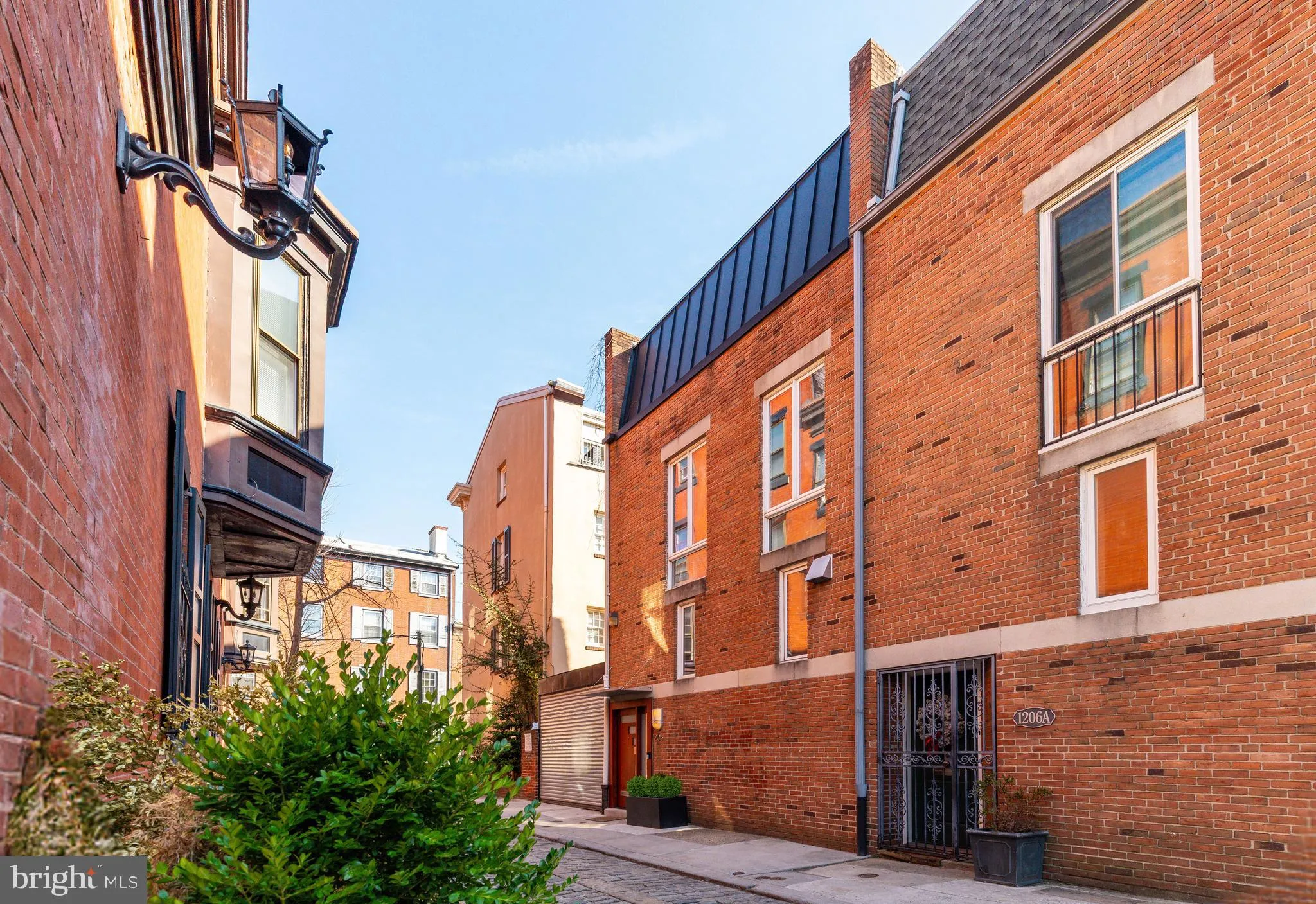 Philadelphia, Pennsylvania 19107, United States, 3 Bedrooms Bedrooms, ,3 BathroomsBathrooms,Residential,Active,88616