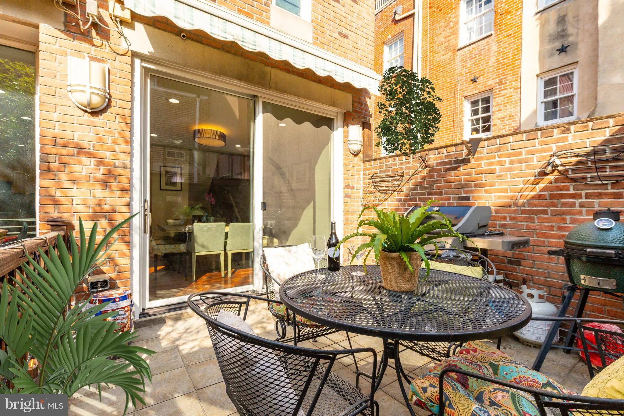 Philadelphia, Pennsylvania 19107, United States, 3 Bedrooms Bedrooms, ,3 BathroomsBathrooms,Residential,Active,88616