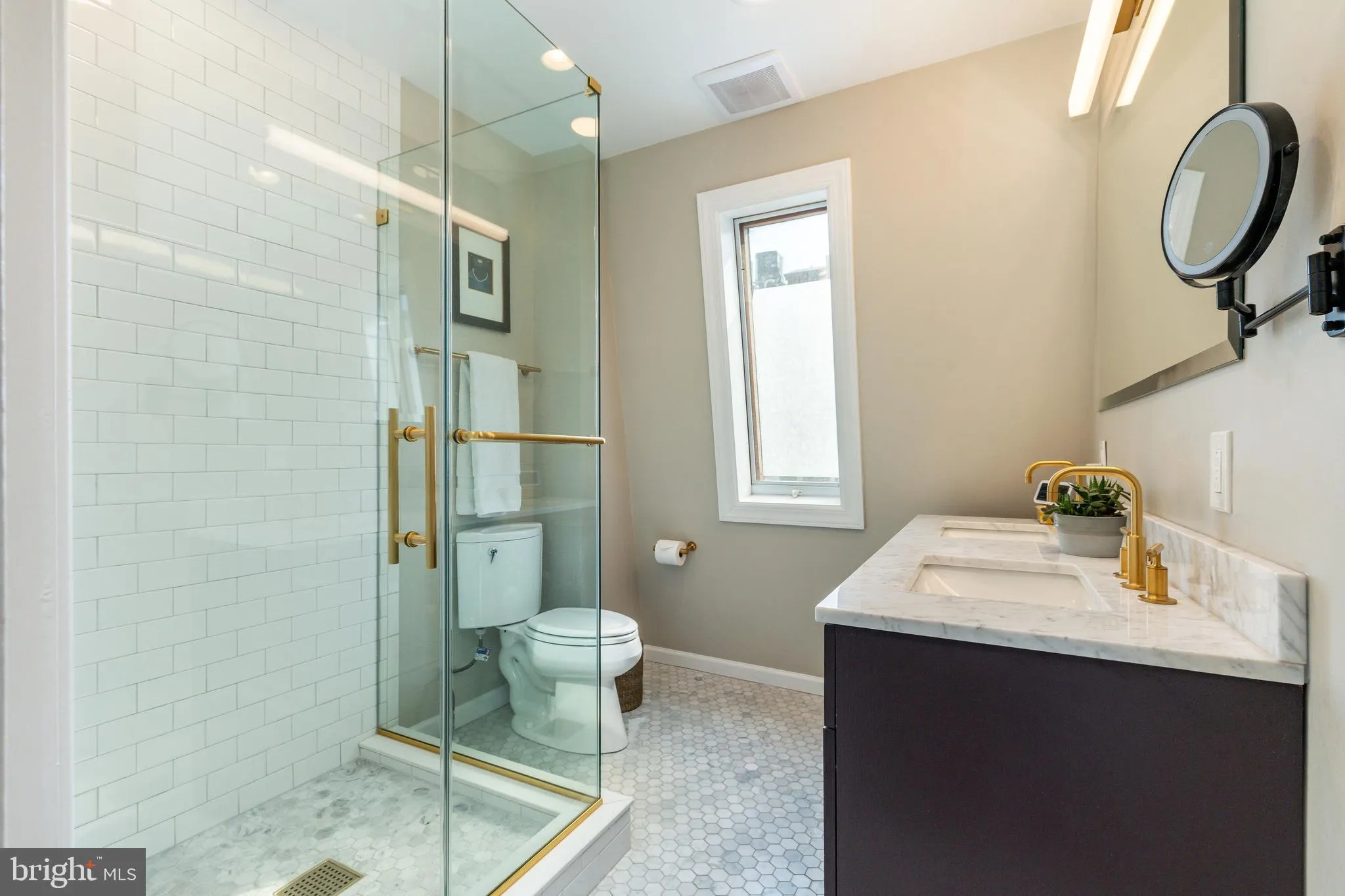 Philadelphia, Pennsylvania 19107, United States, 3 Bedrooms Bedrooms, ,3 BathroomsBathrooms,Residential,Active,88616