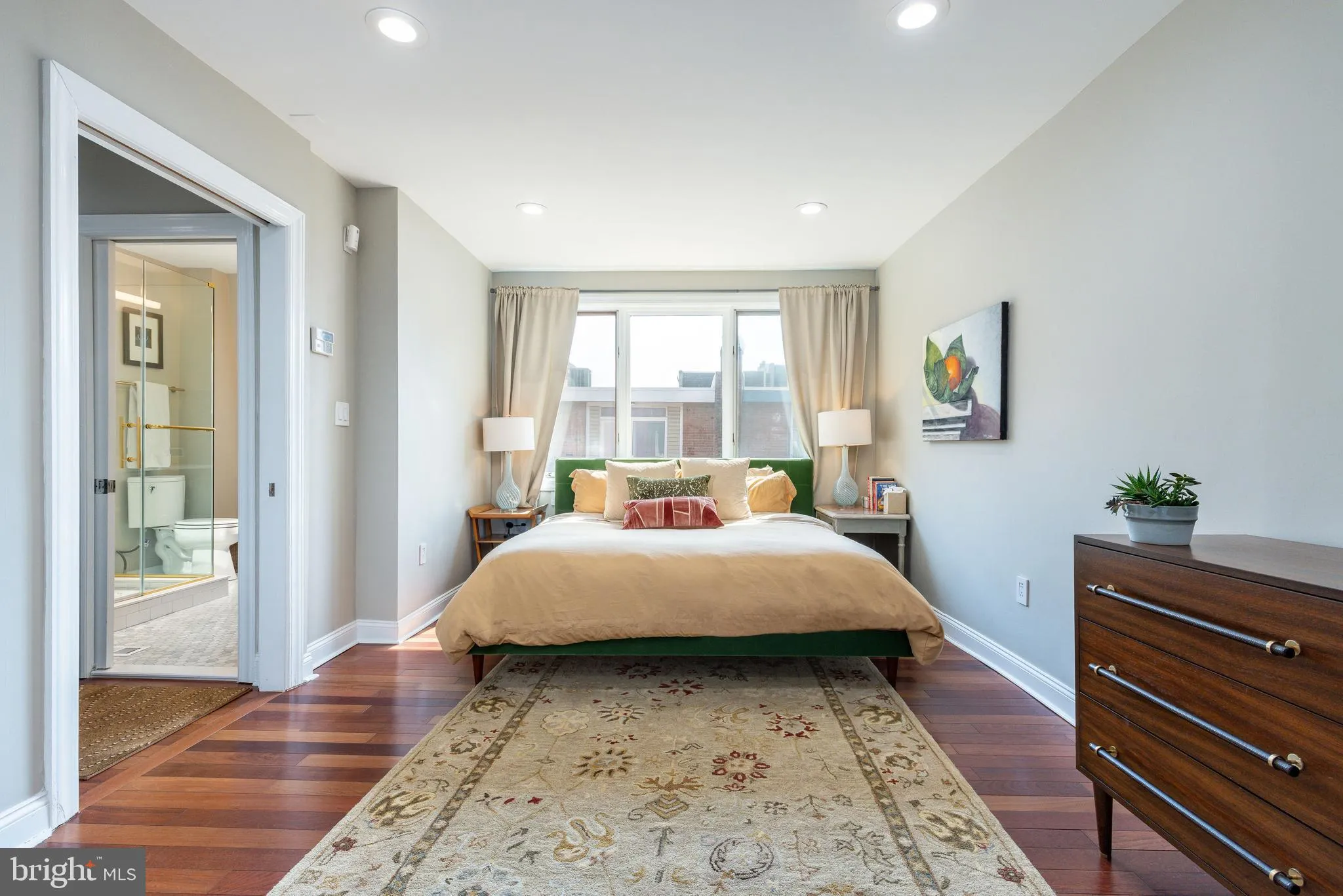 Philadelphia, Pennsylvania 19107, United States, 3 Bedrooms Bedrooms, ,3 BathroomsBathrooms,Residential,Active,88616
