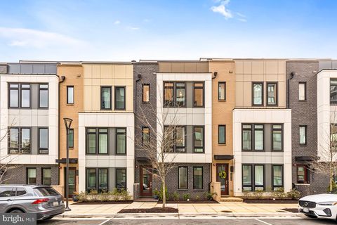 Photo of 2820 Telek Place, ALEXANDRIA, VA 22314 (MLS # VAAX2059982)