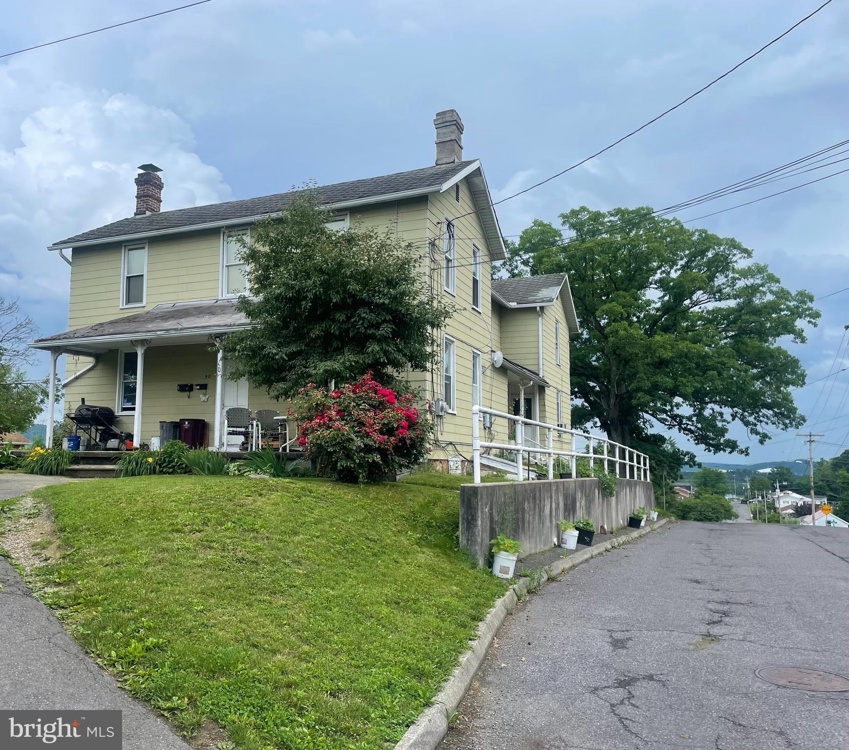 Amazing Mountain Views! This triplex is ready for your next investment portfolio addition! Fully rented with property management in place, this property is turn-key. Book your showing today!