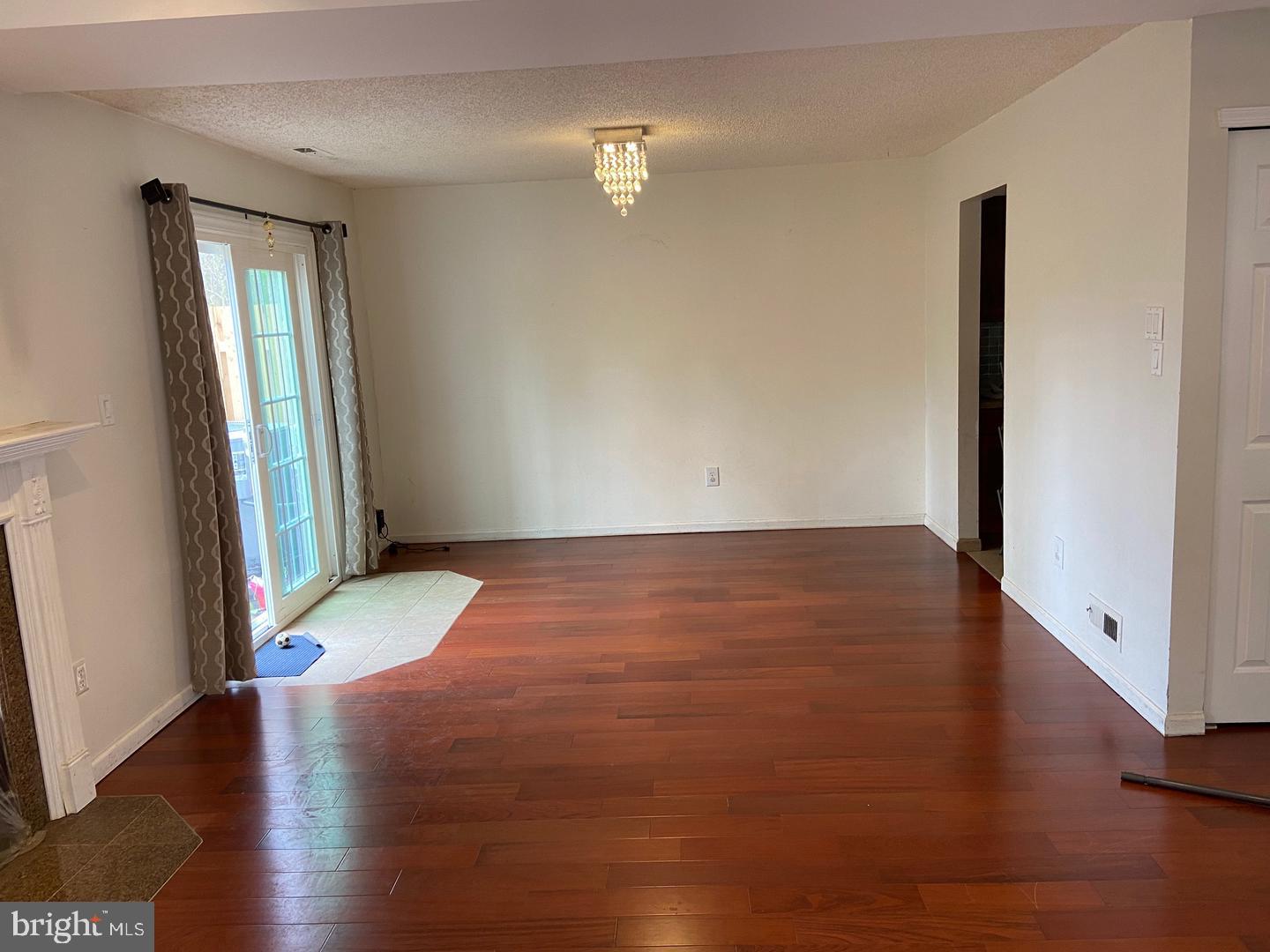 1215 CHANTICLEER