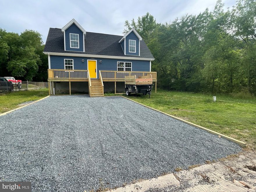 New Construction Completed in May 2024: 3bd 3.5ba with each bedroom having it's own attached bathroom and an additional half bath in the living room area, modern style and finish, energy efficient appliances, on-demand hot-water, large upper level master suite, large double width driveway, large front and rear deck.

Seller is willing to make customizations with offer. Don't hesitate to ask for items that you may want to see changed. We are happy to customize your home :)

We are finishing up with the construction of the home so we hope you will pardon us for possibly still having stickers or covers on certain items as we button things up.

Contact Christopher Lilly for more info and/or a showing!