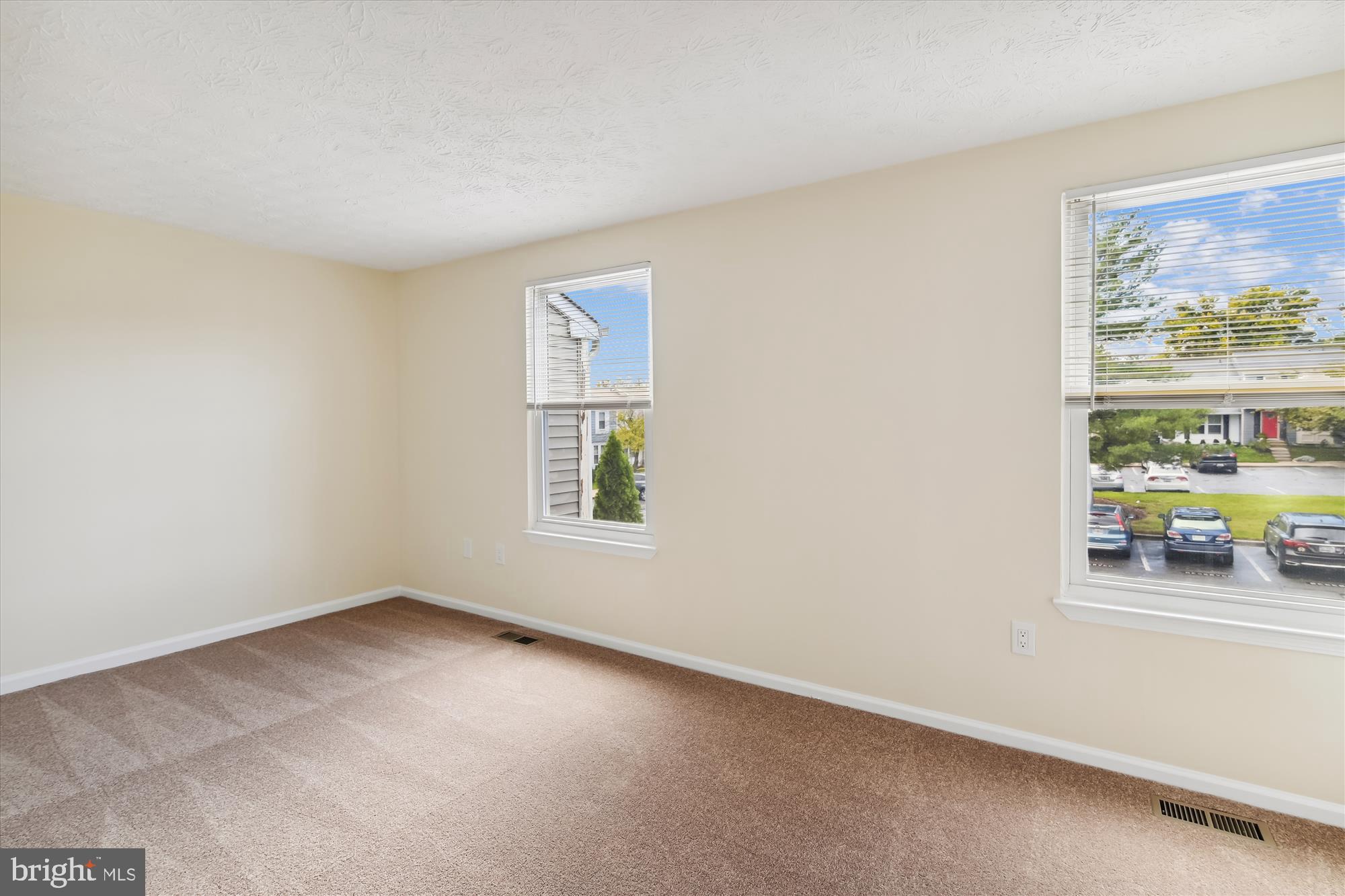 CALVERTON TOWNES - Residential Lease