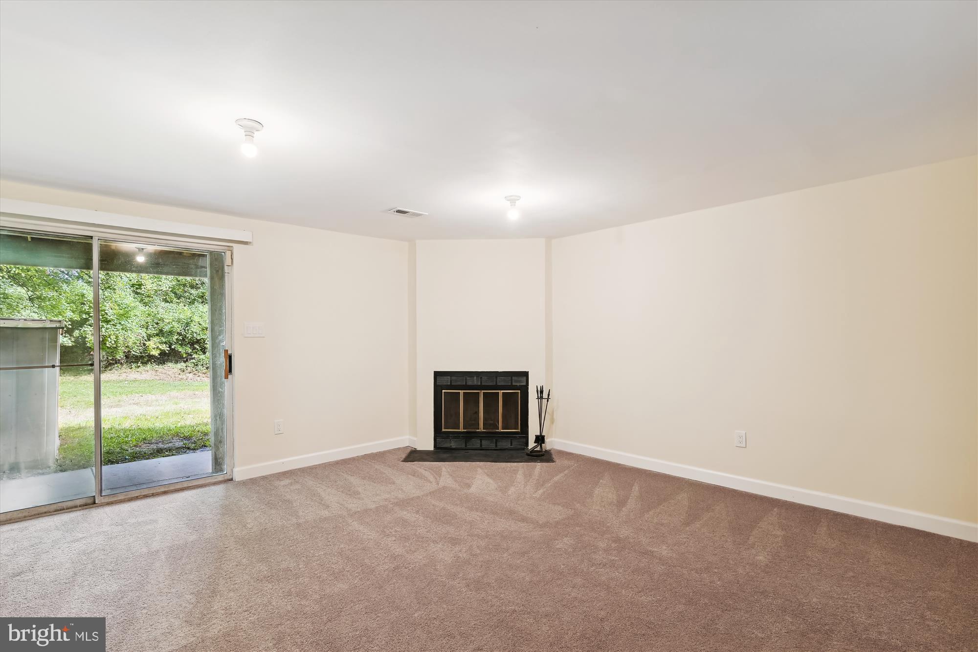 CALVERTON TOWNES - Residential Lease