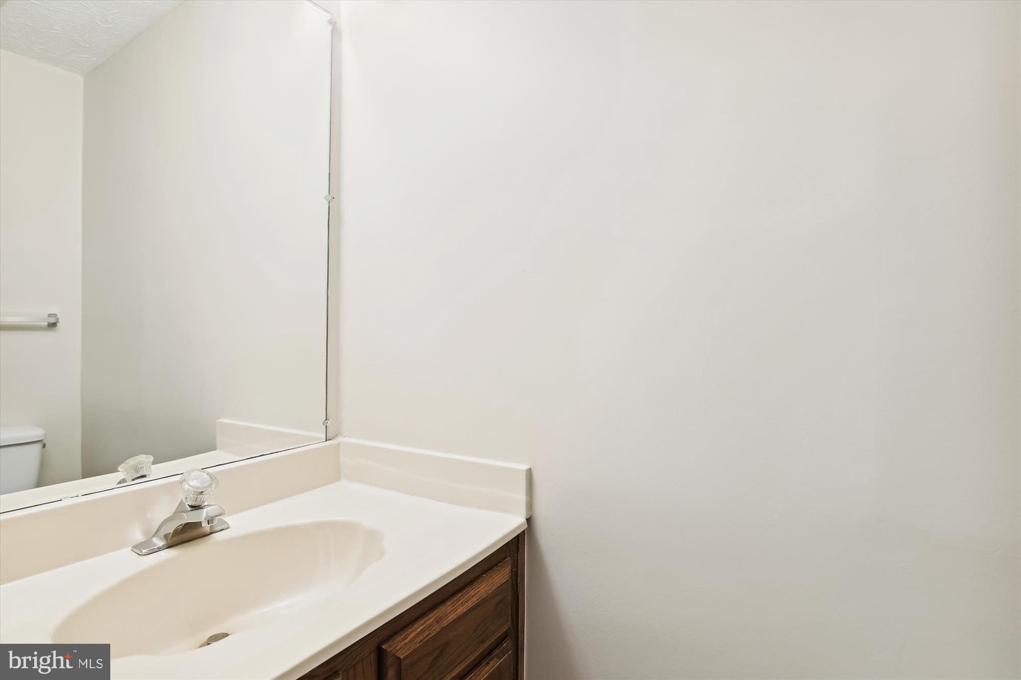 CALVERTON TOWNES - Residential Lease