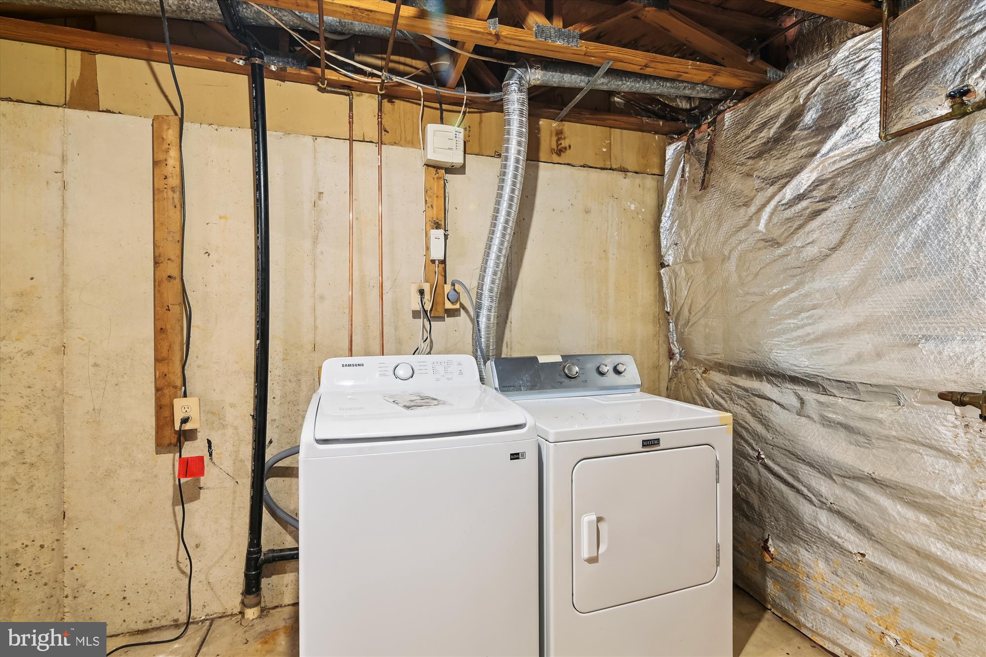 CALVERTON TOWNES - Residential Lease