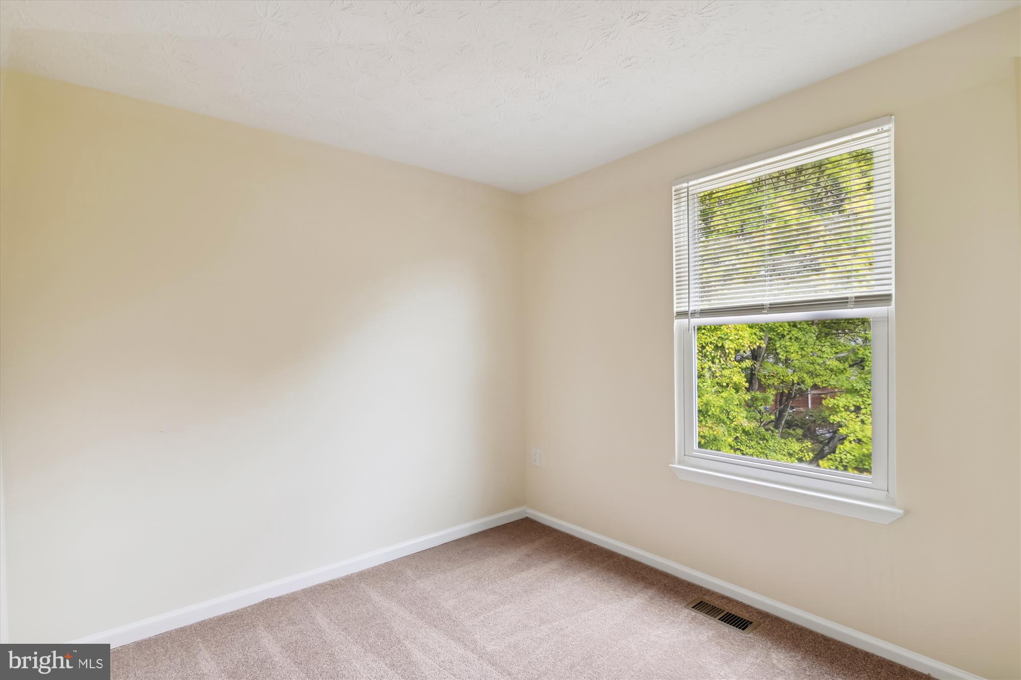 CALVERTON TOWNES - Residential Lease